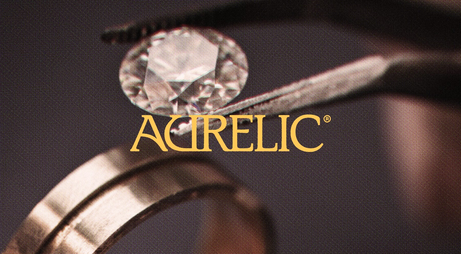 A stone set with tweezers at the Aurelic bench